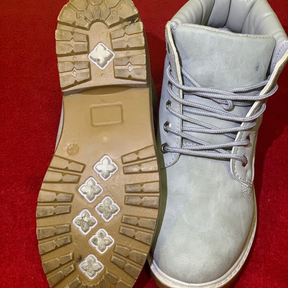 BM Collection Shoes - Picture 3 of 3